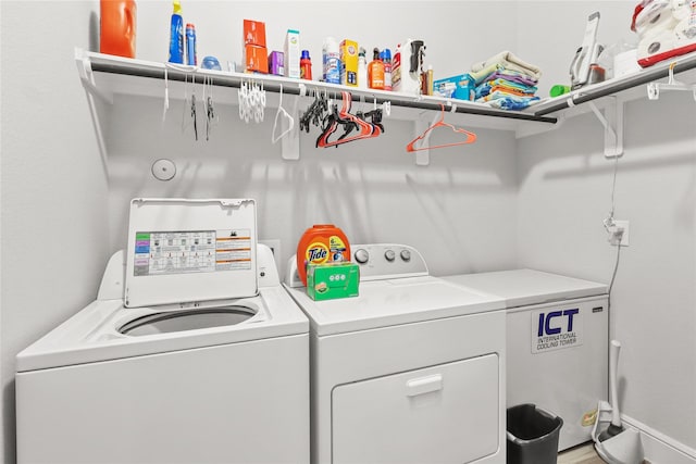 4802 Wagtail Way Ln, League City, TX 77573 - laundry area with separate washer and dryer