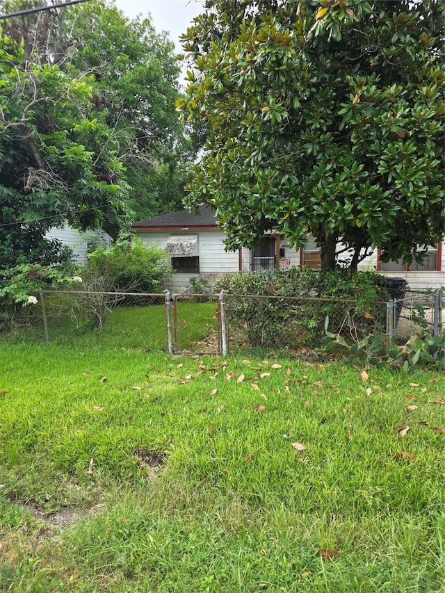 5218 Higgins St, Houston, TX 77033 - photo 3