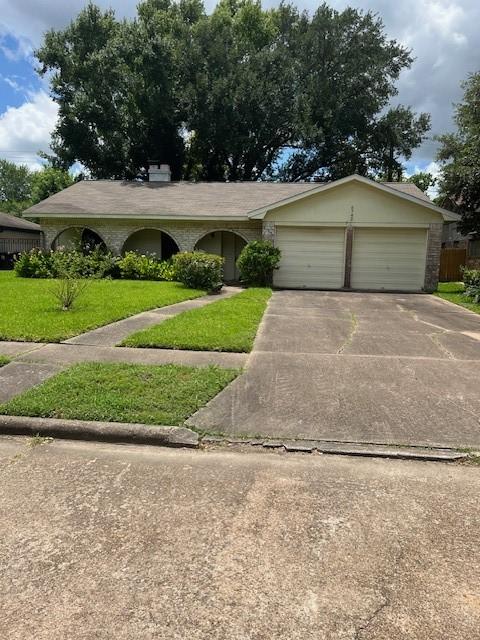 6742 Indian Lake Dr, Houston, TX 77489 - photo 2