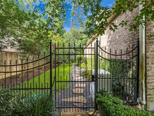 110 Sandalwood Dr, Houston, TX 77024 - photo 30