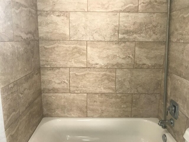 5625 Antoine Dr Unit 903, Houston, TX 77091 - bathroom view of shower / bath combination