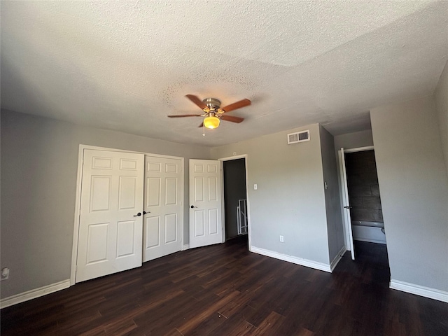 5625 Antoine Dr Unit 903, Houston, TX 77091 - unfurnished bedroom featuring dark wood-type flooring, a textured ceiling, a closet, and ceiling fan