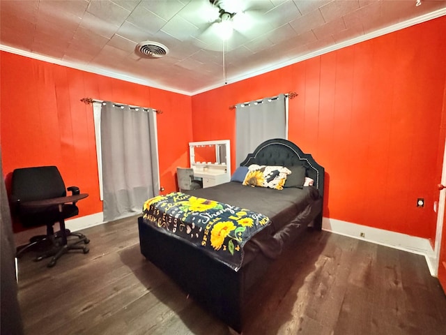 918 E Mcalpine St, Navasota, TX 77868 - bedroom with ornamental molding and wood-type flooring