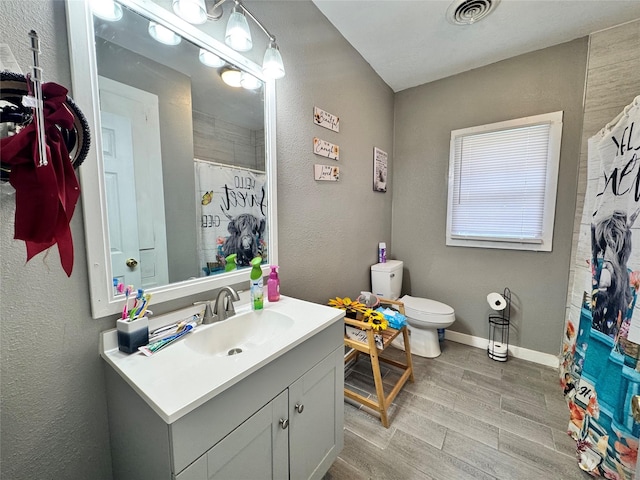 918 E Mcalpine St, Navasota, TX 77868 - bathroom with vanity, wood finished floors, and curtained shower