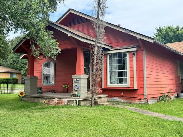 918 E Mcalpine St, Navasota, TX 77868 - view of front of property featuring covered porch and roof with shingles