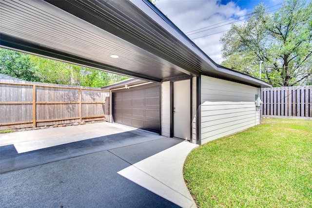 7710 Meadowvale Dr, Houston, TX 77063 - garage featuring driveway