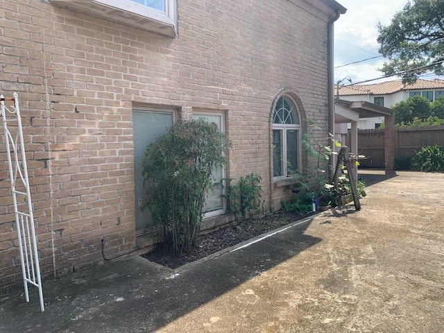 5610 Woodway Dr, Houston, TX 77056 - view of side of home with brick siding