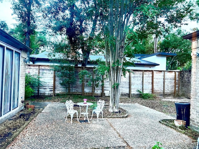 5610 Woodway Dr, Houston, TX 77056 - fenced backyard featuring a patio area