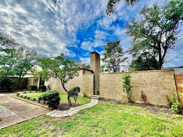 5610 Woodway Dr, Houston, TX 77056 - view of yard