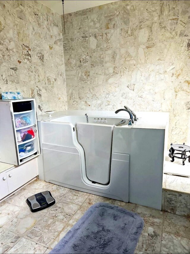 5610 Woodway Dr, Houston, TX 77056 - bathroom with a garden tub