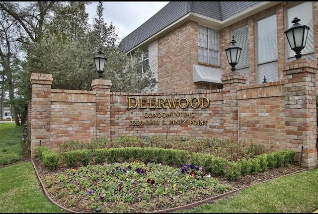 2230 S Piney Point Rd Unit 125, Houston, TX 77063 - view of community sign