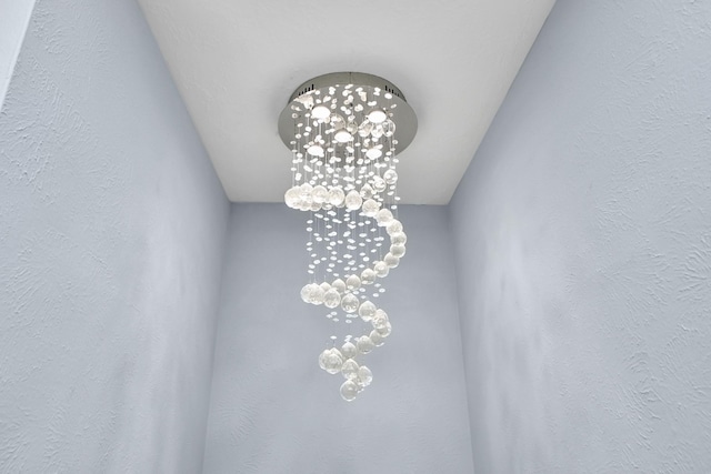 4211 Royal Manor Dr, Pasadena, TX 77505 - detailed view of a chandelier