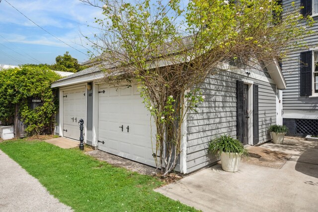 607 11th St, Galveston, TX 77550 - view of garage