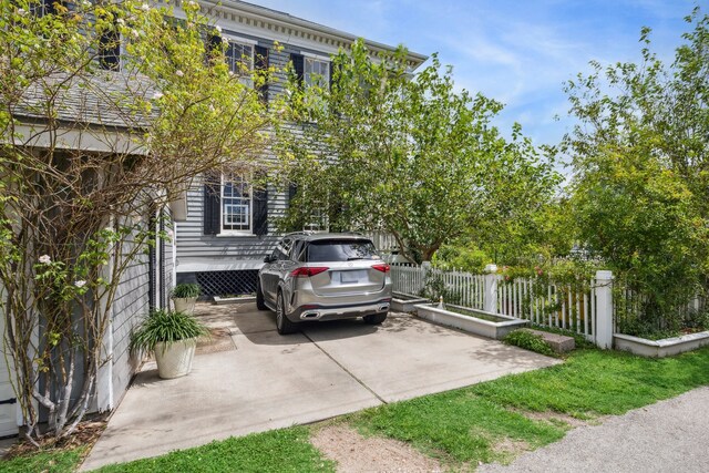 607 11th St, Galveston, TX 77550 - view of side of home