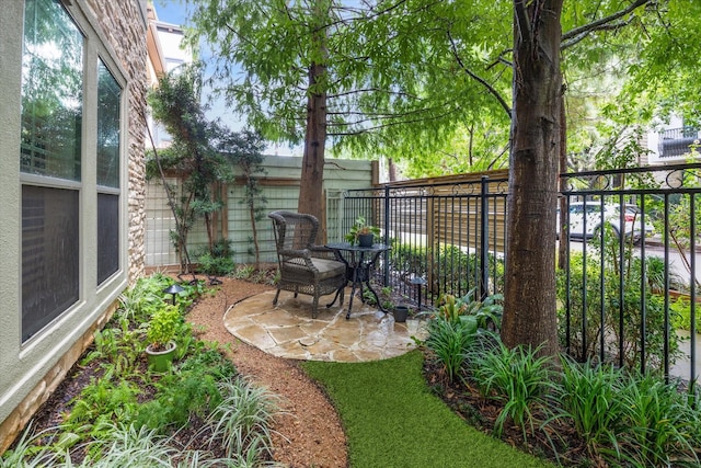 234 Knox St, Houston, TX 77007 - view of yard featuring a patio area