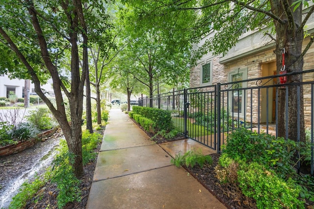 234 Knox St, Houston, TX 77007 - view of home's community featuring a gate