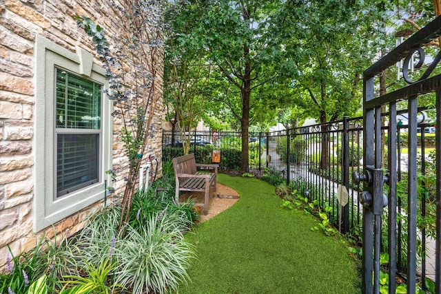 234 Knox St, Houston, TX 77007 - view of fenced backyard
