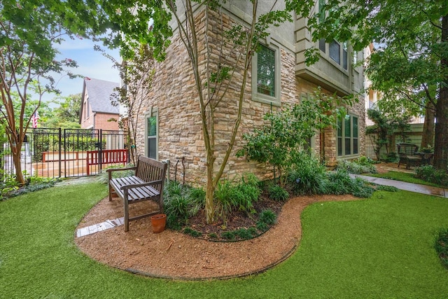 234 Knox St, Houston, TX 77007 - view of side of property with stone siding
