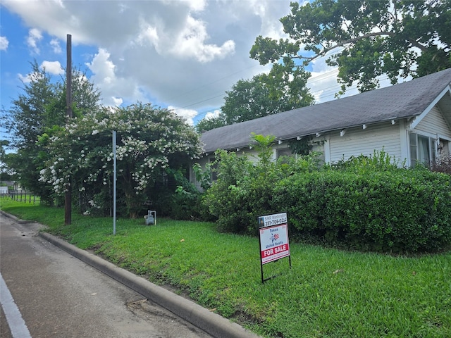 1601 Malvern St, Houston, TX 77009 - view of front of house with a front yard and a shingled roof