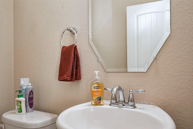 4310 Tilbury Trl, Richmond, TX 77407 - bathroom view of a sink and a textured wall