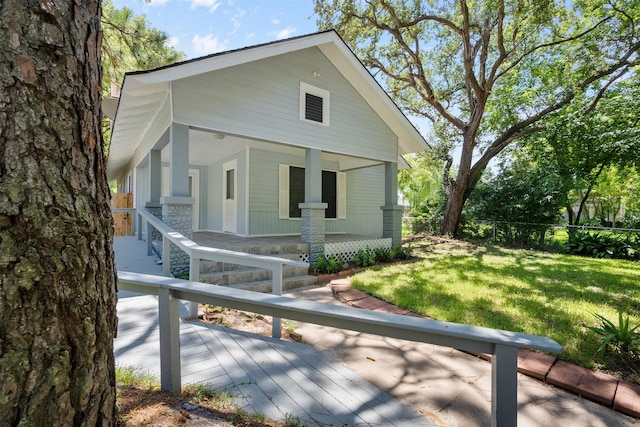 317 11th Ave N, Texas City, TX 77590 - shotgun-style home featuring a porch