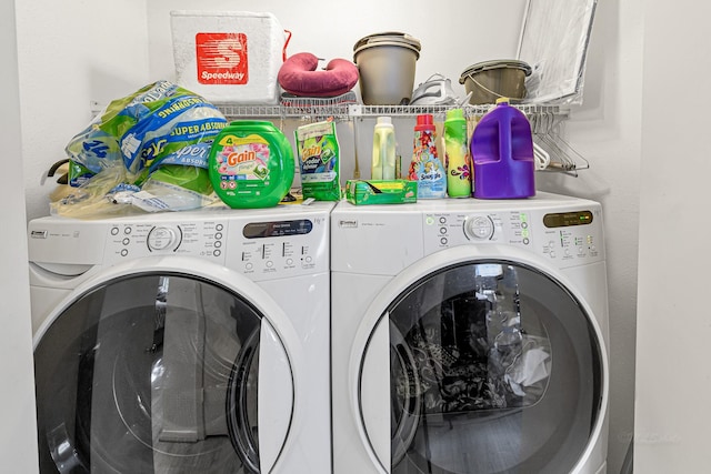 3822 Quiet Place Dr, Houston, TX 77082 - laundry room featuring washing machine and clothes dryer