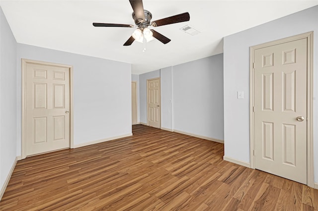 13915 Nitida St, Houston, TX 77045 - unfurnished bedroom featuring light wood-style floors, ceiling fan, and a closet