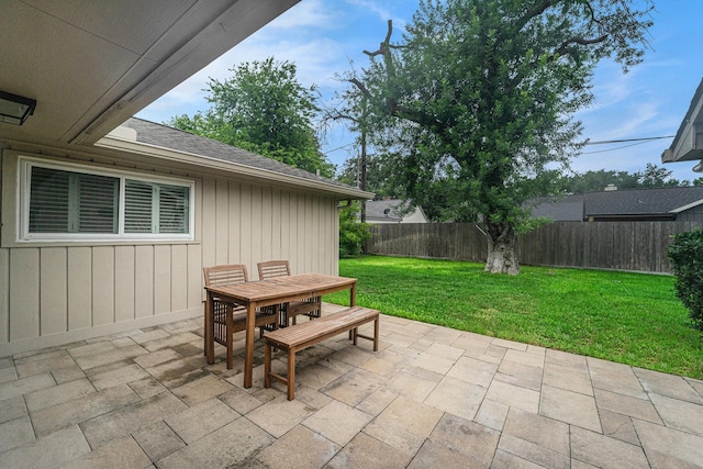 2535 Rosefield Dr, Houston, TX 77080 - fenced backyard with outdoor dining space and a patio