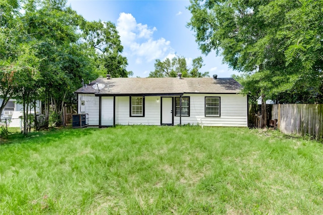 5326 Keystone St, Houston, TX 77021 - view of front of house with a fenced backyard