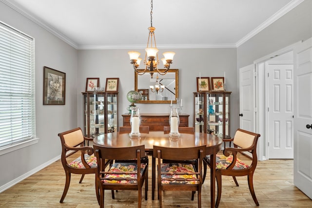 8522 Hillsboro Pl, Sugar Land, TX 77479 - dining room featuring a chandelier, light wood-style floors, and crown molding