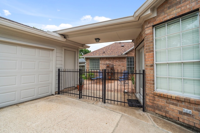 8522 Hillsboro Pl, Sugar Land, TX 77479 - garage with driveway and a gate