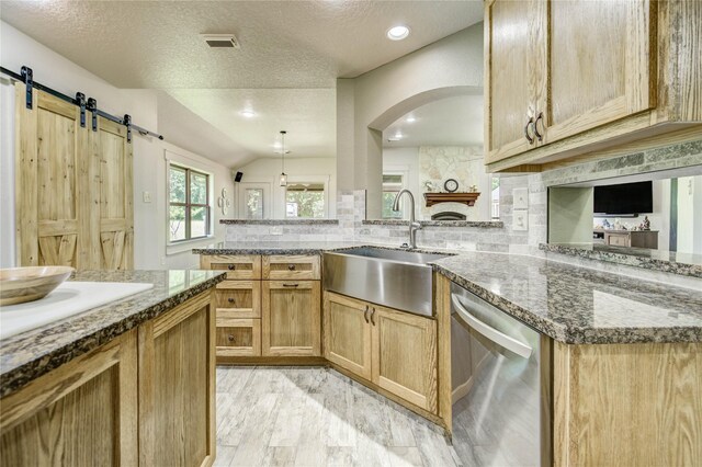 37 Wildwood Lake Dr, Huntsville, TX 77340 - photo 7