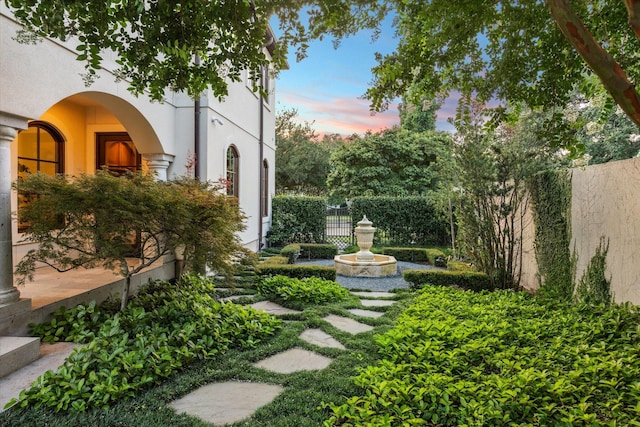 1039 Kirby Dr, Houston, TX 77019 - view of yard