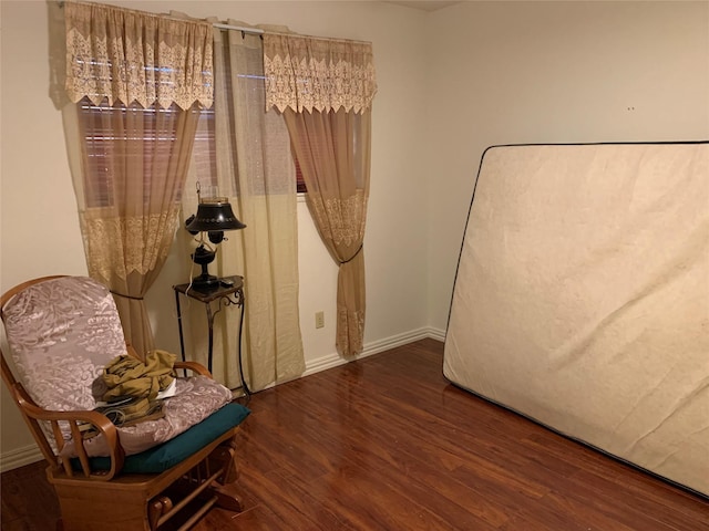 2709 8th Ave N, Texas City, TX 77590 - sitting room with wood finished floors and baseboards
