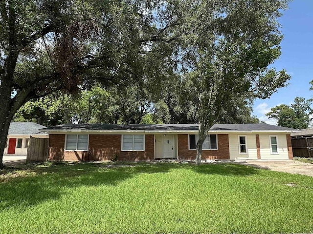 1604 Oaks Dr, Pasadena, TX 77502 - photo 1