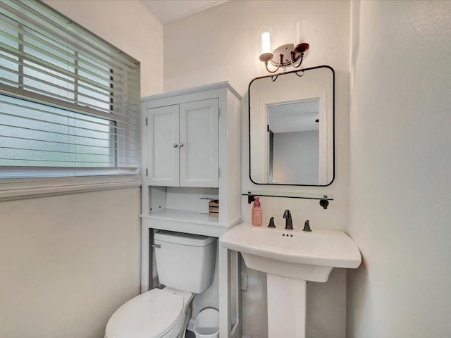 222 Beechnut Cir, Lufkin, TX 75904 - half bath featuring toilet