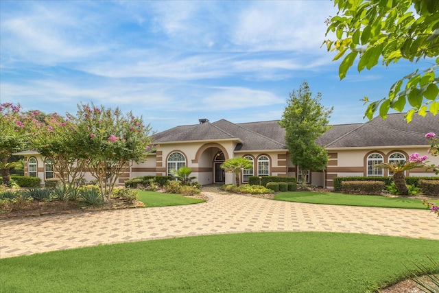 9603 Stonebridge Pl, Tomball, TX 77375 - view of front facade featuring a front yard, stucco siding, driveway, and a shingled roof