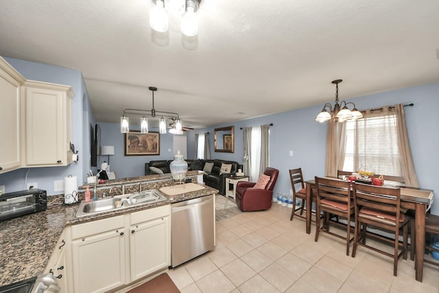 28961 San Bernard River Loop, Spring, TX 77386 - kitchen featuring dishwasher, a peninsula, a chandelier, open floor plan, and hanging light fixtures