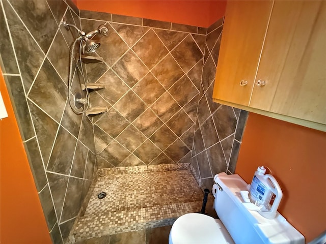 1226 W Drew St Unit B, Houston, TX 77006 - full bath with tiled shower and toilet