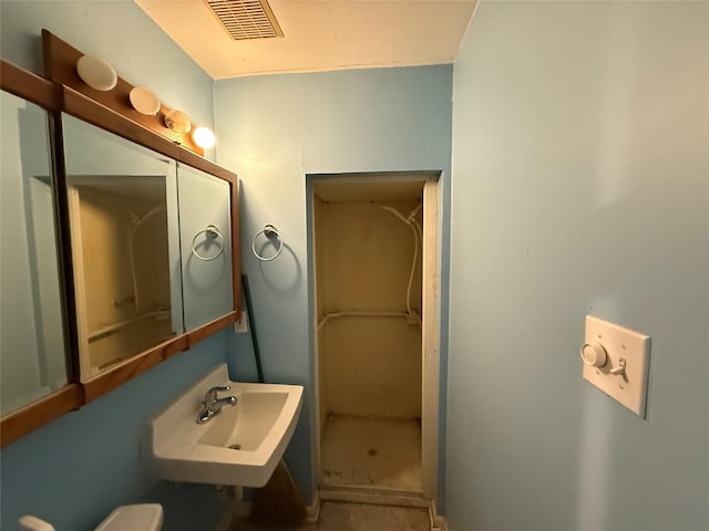 1226 W Drew St Unit B, Houston, TX 77006 - bathroom featuring a shower and a sink