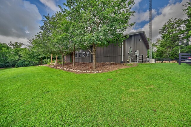 39577 Mesquite Dr, Hempstead, TX 77445 - view of yard with an outdoor structure