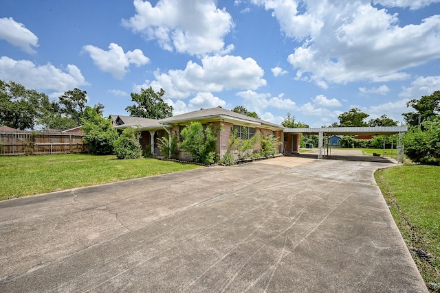 702 Mcdaniel St, Houston, TX 77022 - ranch-style home featuring driveway and brick siding