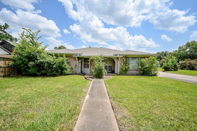 702 Mcdaniel St, Houston, TX 77022 - ranch-style home with a front yard and brick siding