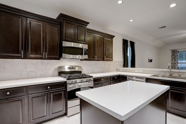 632 Pedernales St, Webster, TX 77598 - photo 4