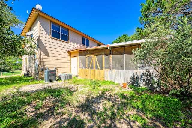172 Candy Rd, Pipe Creek, TX 78063 - rear view of property with a sunroom
