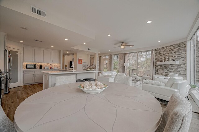 6628 Bayou Glen Rd Unit 6628, Houston, TX 77057 - dining area featuring light wood finished floors, ceiling fan, and recessed lighting