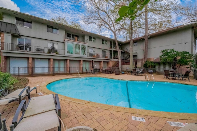 6628 Bayou Glen Rd Unit 6628, Houston, TX 77057 - community pool with a patio area