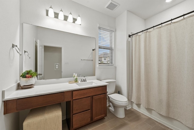 7003 Tehama Ln, Rosharon, TX 77583 - full bath with vanity and shower / bath combination with curtain