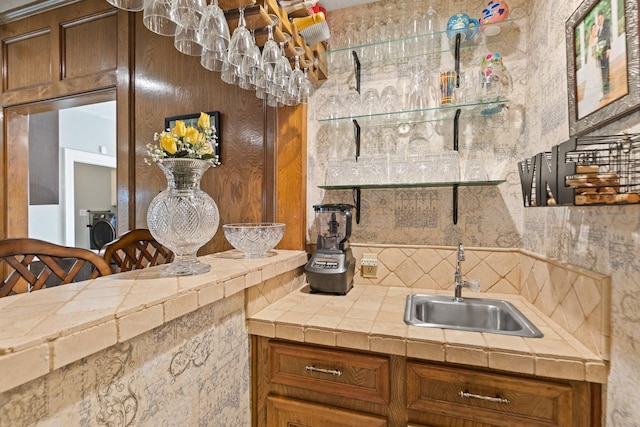 6430 Willow Pine Dr, Spring, TX 77379 - bar with backsplash and a sink