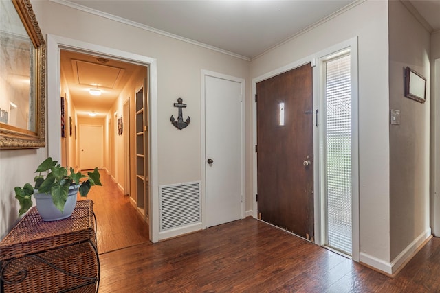 1208 15th Ave N, Texas City, TX 77590 - entrance foyer with hardwood / wood-style flooring and ornamental molding